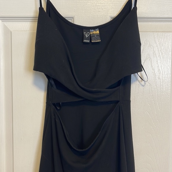 Black Bodycon criss-cross dress - Picture 2 of 4